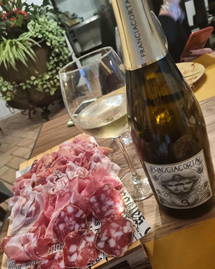 Il Glicine B&B Ristorante Cazzago San Martino Exteriör bild